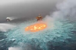 В Мексиканском заливе горит морской трубопровод (видео)