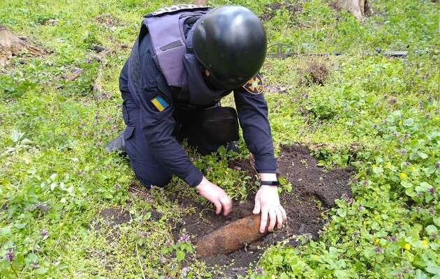 Украинские саперы обезвредили 130 снарядов и мин в зоне ООС за сутки