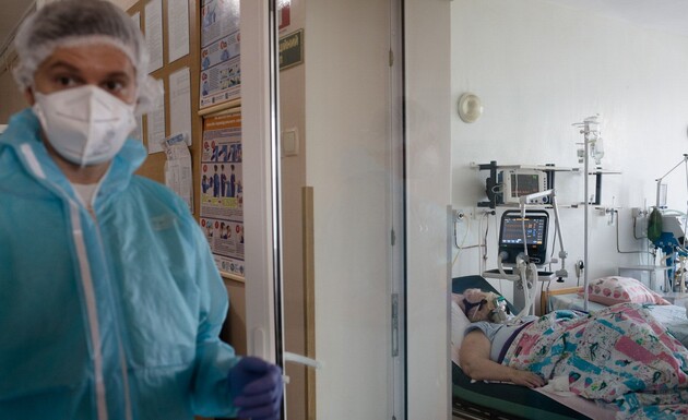 В Україні виявили 705 нових хворих на ковід 