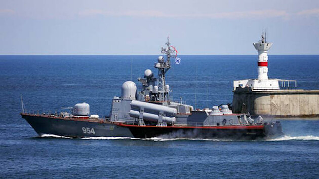 В Черном море из-за аварии взяли на буксир украинское рыболовецкое судно. Россия сигналы 