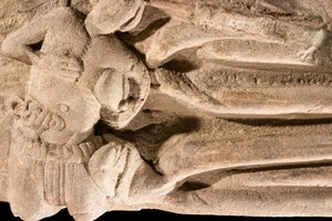 Археологи нашли в Шотландии каменную запись об убийстве XIII века
