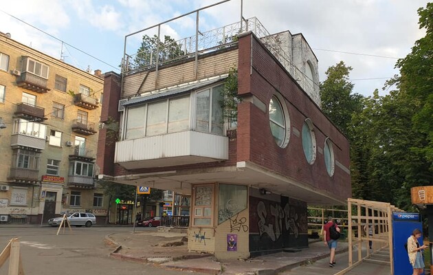 Очередному модернистскому зданию Киева грозит уничтожение: Трамвайную диспетчерскую на Львовской площади могут снести 