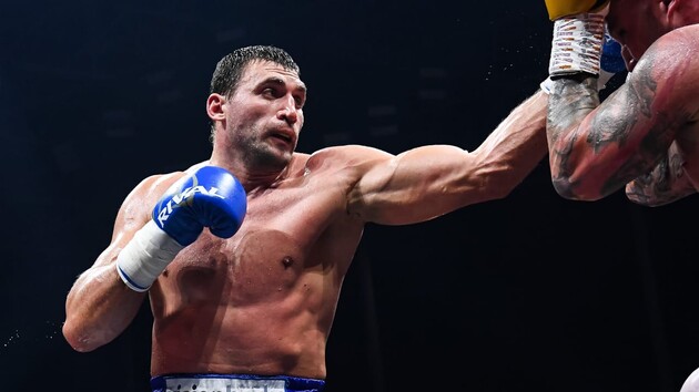 Выхрист пока не проигрывает в профи