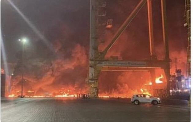 У порту Дубая вибухнув танкер з нафтою - ЗМІ 