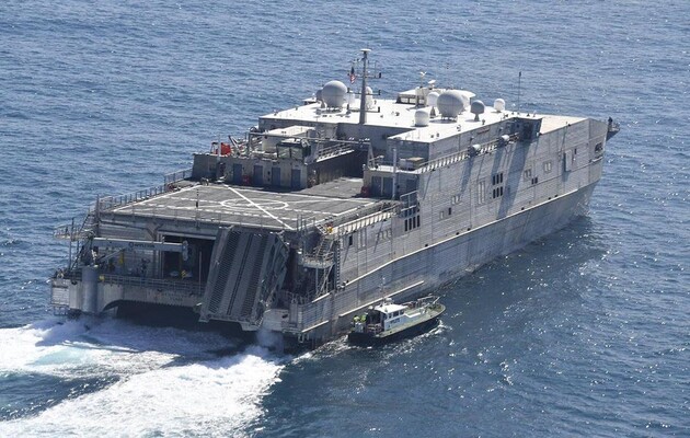 В Черное море направляется транспортно-десантный корабль США USNS Yuma 
