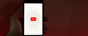 Алгоритмы YouTube рекомендуют видео, которые нарушают правила платформы 