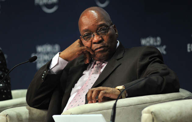 Экс-президент ЮАР сдался полиции: он должен провести 15 месяцев в тюрьме за неуважение к суду