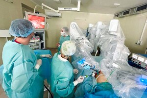 Во Львове гинекологическую операцию впервые провели с помощью робота Da Vinci