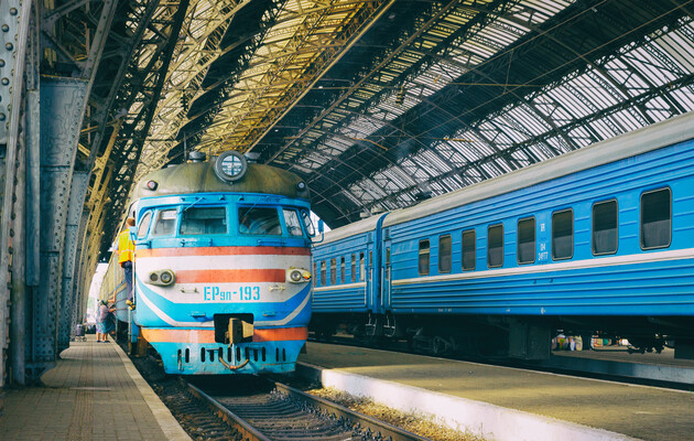 Под Киевом сошел с рельсов поезд: какие рейсы задерживаются