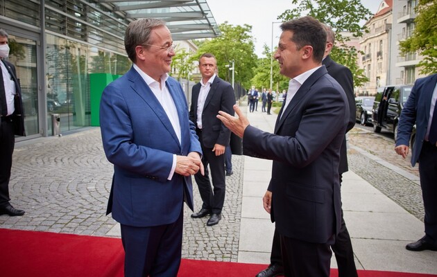 Зеленський попросив у наступника Меркель підтримки України на шляху до НАТО і ЄС 