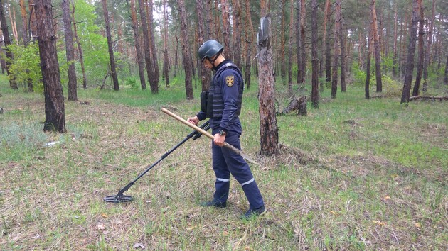 Украинские саперы обезвредили более сотни мин и снарядов в зоне ООС за сутки