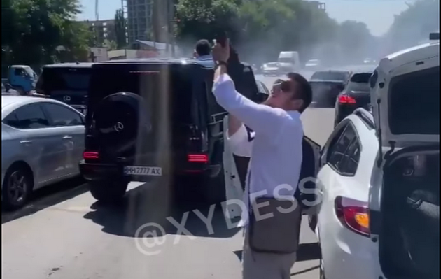 Учасники весілля блокували дорожній рух і стріляли в повітря