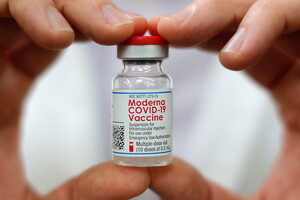 Вакцина проти коронавірусу Spikevax від компанії Moderna: склад, ефективність, побічні ефекти 