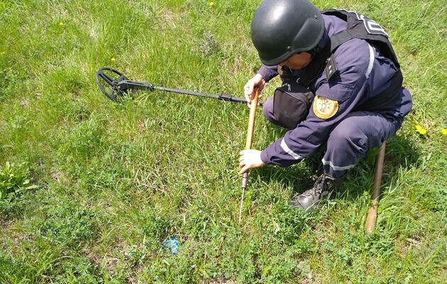 Украинские саперы обезвредили более сотни мин и снарядов за сутки в зоне ООС