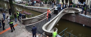 Надрукований на 3D-принтері сталевий міст відкрили в Амстердамі