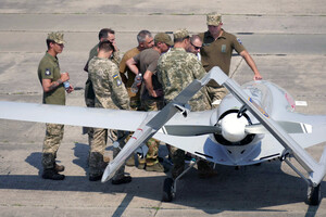 Ударний безпілотник Bayraktar пройшов успішні випробування в Україні 
