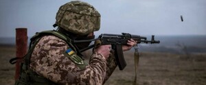 У Донбасі зафіксовані інтенсивні обстріли: український захисник отримав поранення 