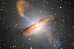 Астрономи отримали знімок джета плазми в околицях надмасивної чорної діри 