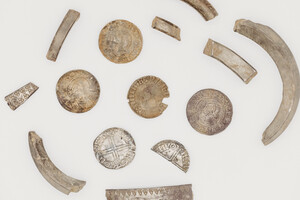 Мешканка острова Мен вдруге за півроку знайшла стародавній скарб 