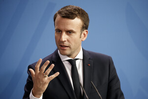 Президента Франції могла прослуховувати іноземна спецслужба – Le Monde 
