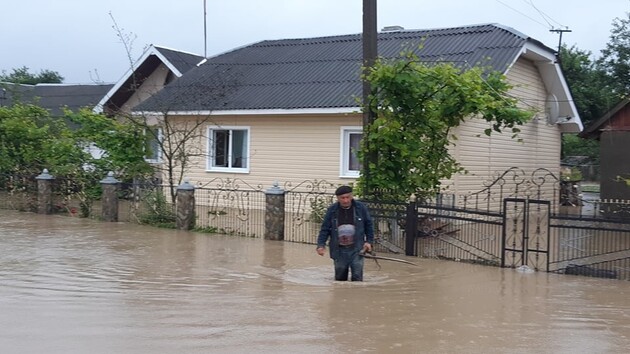 Знеструмлено та затоплено населені пункти: наслідки негоди в Україні