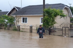 Обесточены и затоплены населенные пункты: последствия непогоды в Украине 