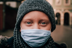 Щоб заразитися, бути госпіталізованим чи померти: вчені США прорахували ковідні ризики для будь-якого віку 