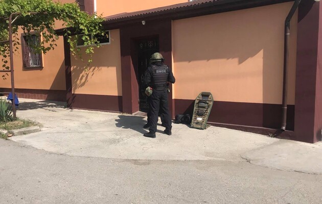 Російські силовики в окупованому Криму знову влаштували обшук у будинку кримських татар