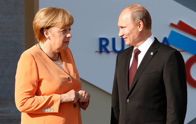 Меркель обговорила з Путіним 
