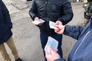 У Харківській облраді затримали чиновника на хабарі 