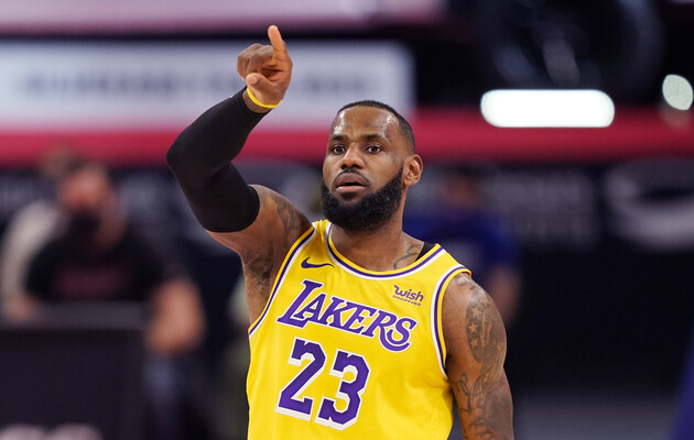 Леброн Джеймс - действующая легенда НБА
