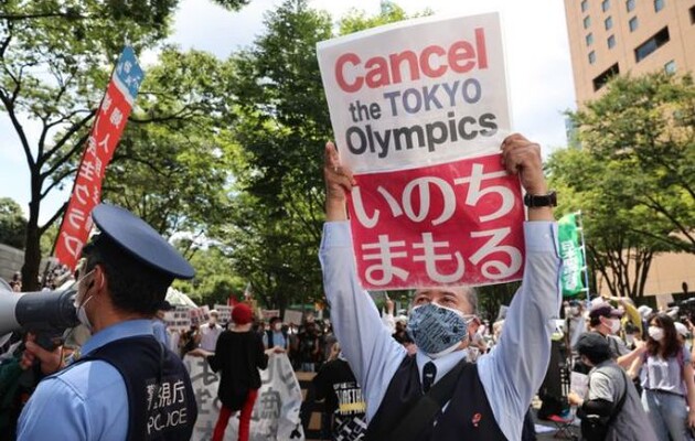 Во время церемонии открытия Олимпиады в Токио прошла акция протеста против проведения Игр