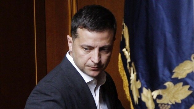 Зеленський ввів в дію рішення РНБО щодо протидії подвійному громадянству чиновників 