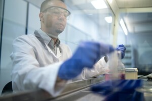 Британські вчені досліджують нову мутацію коронавірусу 