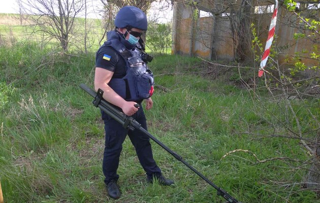 Украинские саперы обезвредили четыре десятка снарядов и мин в районе ООС за сутки