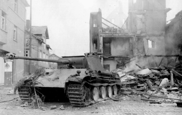 У Німеччині пенсіонер зберігав у своєму підвалі танк «Пантера», зенітну гармату і торпеду 