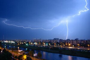 В Україні оголосили штормове попередження: де чекати на грози, град та шквали
