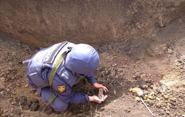 Украинские саперы обезвредили еще 130 мин и снарядов в районе ООС