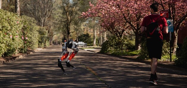 Двоногий робот зміг «пробігти» п'ять кілометрів 