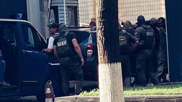 Спецназ НАБУ подтянулся на Владимирскую