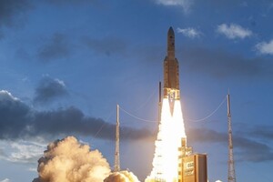 Тяжелая ракета-носитель Ariane 5 успешно вывела на орбиту спутники