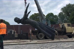 МЗС РФ не сподобалася декомунізація військового меморіалу у Львові: направили ноту
