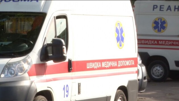Тройное ДТП на въезде в Киев: столкнулись два легковых авто и микроавтобус