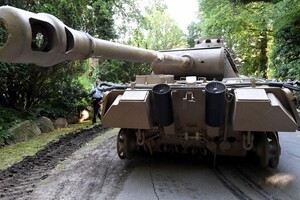 У Німеччині  пенсіонера, який зберігав у підвалі танк «Пантера» оштрафували на 250 тисяч євро