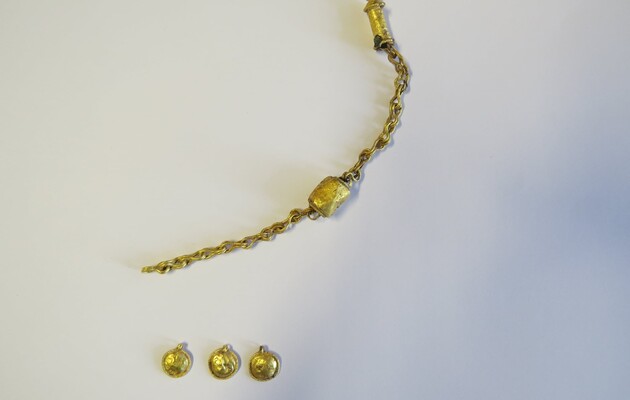 У Болгарії в римських лазнях знайшли кілька золотих прикрас