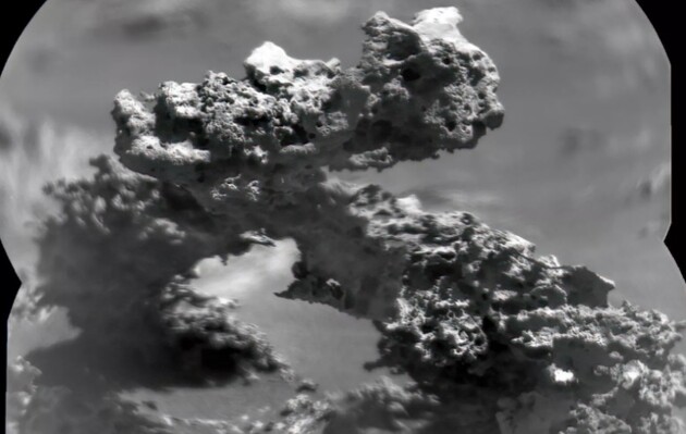 Арка очень маленькая и сохранилась, несмотря на ветер