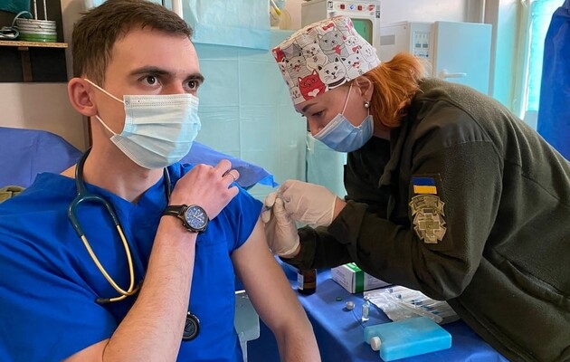 Ревакцинація від COVID-19 може початися в Україні у 2022 році — МОЗ