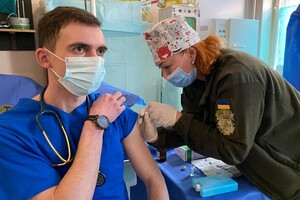 Ревакцинация от COVID-19 может начаться в Украине в 2022 году — Минздрав 
