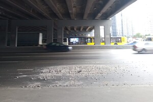 З'явилося відео обвалу частини шляхопроводу на столичних Осокорках