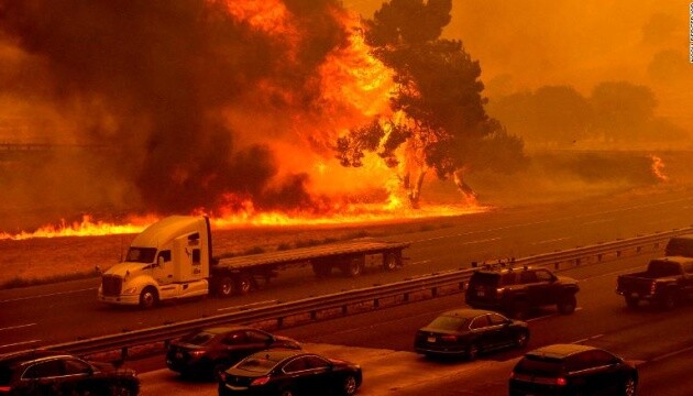 Пожар Dixie добрался до Гринвилла в Калифорнии